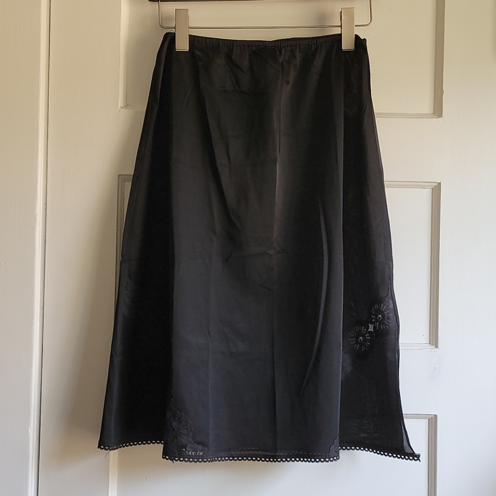VTG Black Half Slip